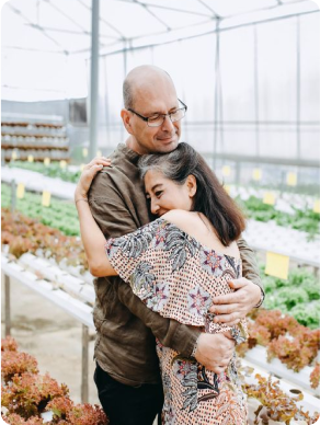 blog1 older couple hugging in greenhouse